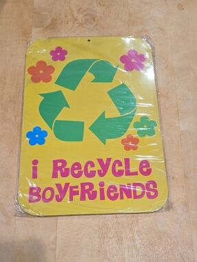 I Recycle Boyfriends Retro Green Recycle Sign